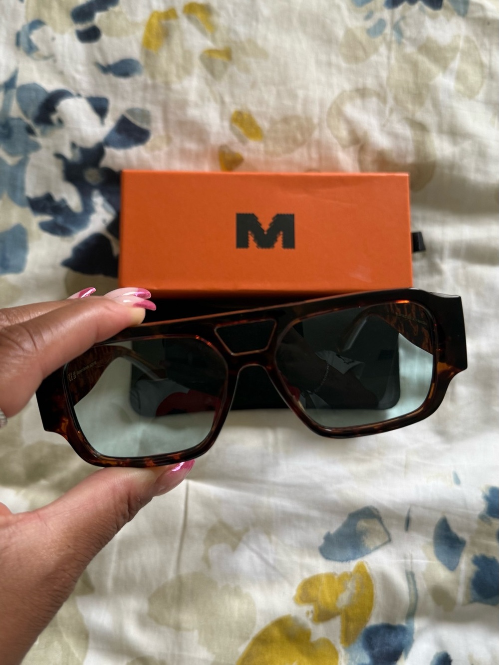MELLER OVERSIZED AVIATORS.